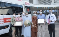 Quỹ từ thiện Chùa Thiên Quang trao tặng xe cứu thương và thiết bị y tế đến Bệnh viện Chợ Rẫy 