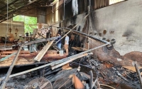 Cháy xưởng gỗ trong khu đông dân cư tại Bình Dương