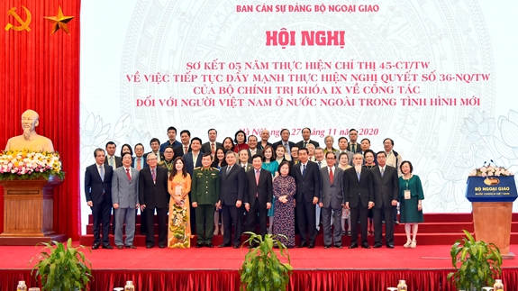 Tiếp tục đẩy mạnh thực hiện công tác người Việt Nam ở nước ngoài  