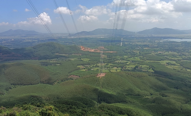 Vượt khó để khởi công và hoàn thành nhiều dự án truyền tải điện quan trọng tại miền Trung