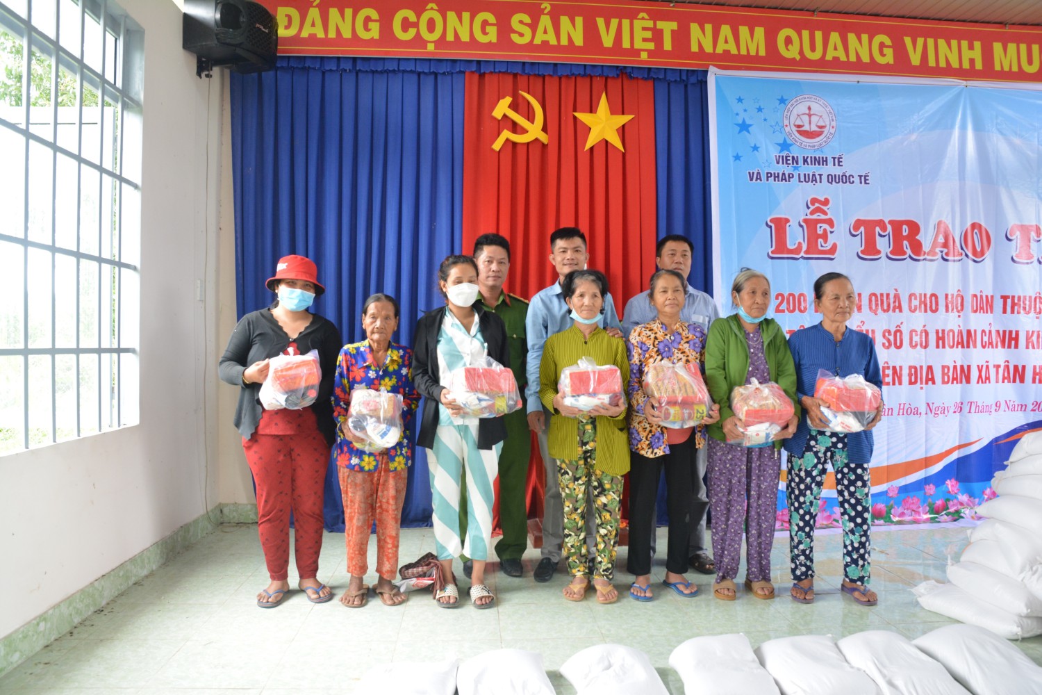 Tây Ninh: Trao quà cho bà con dân tộc Khmer có hoàn cảnh khó khăn  