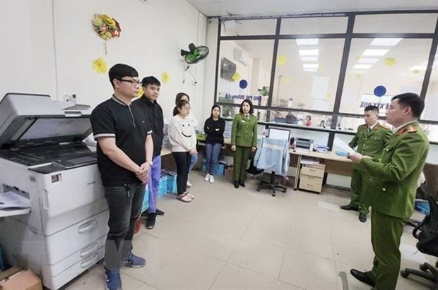 Bắt tạm giam nhiều đối tượng thuộc hai trung tâm đăng kiểm ở Hà Nội