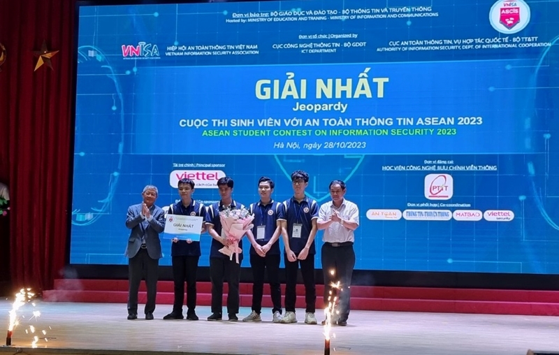 Trao giải cuộc thi Sinh viên với An toàn thông tin ASEAN 2023
