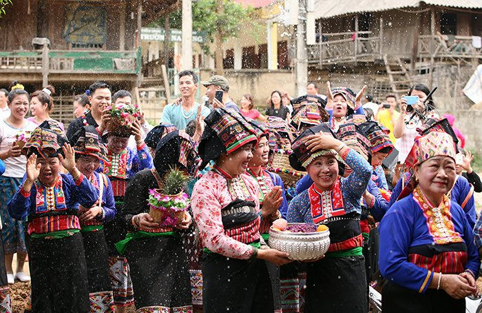 Lễ hội Té nước của dân tộc Lào