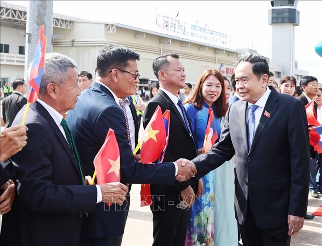 Chủ tịch Quốc hội Trần Thanh Mẫn bắt đầu thăm chính thức Lào và tham dự Đại hội đồng AIPA-45