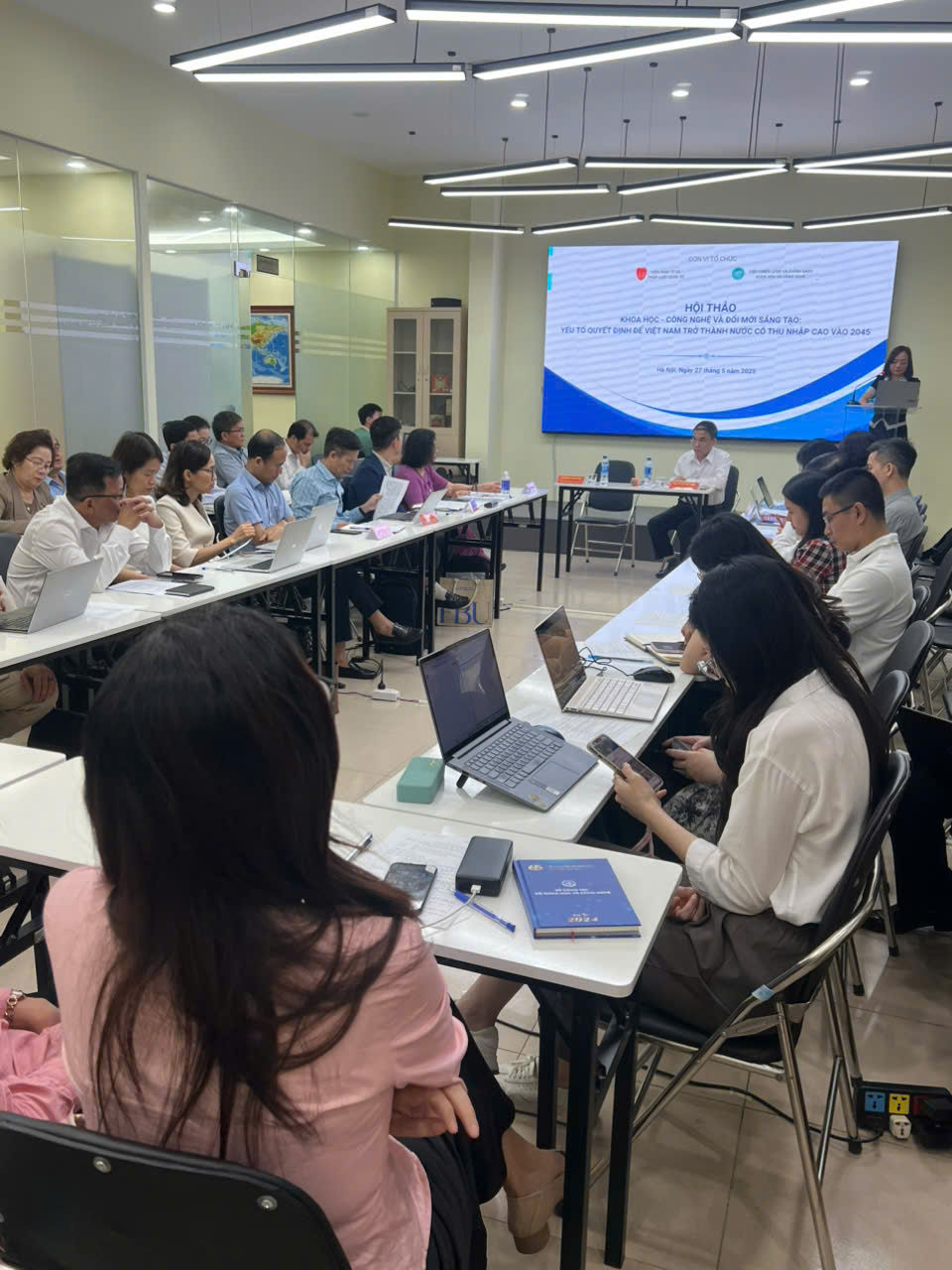 Hình ảnh: Hội thảo: KHOA HỌC CÔNG NGHỆ VÀ ĐỔI MỚI SÁNG TẠO: YẾU TỐ QUYẾT ĐỊNH ĐỂ VIỆT NAM TRỞ THÀNH NƯỚC CÓ THU NHẬP CAO VÀO NĂM 2045 số 1