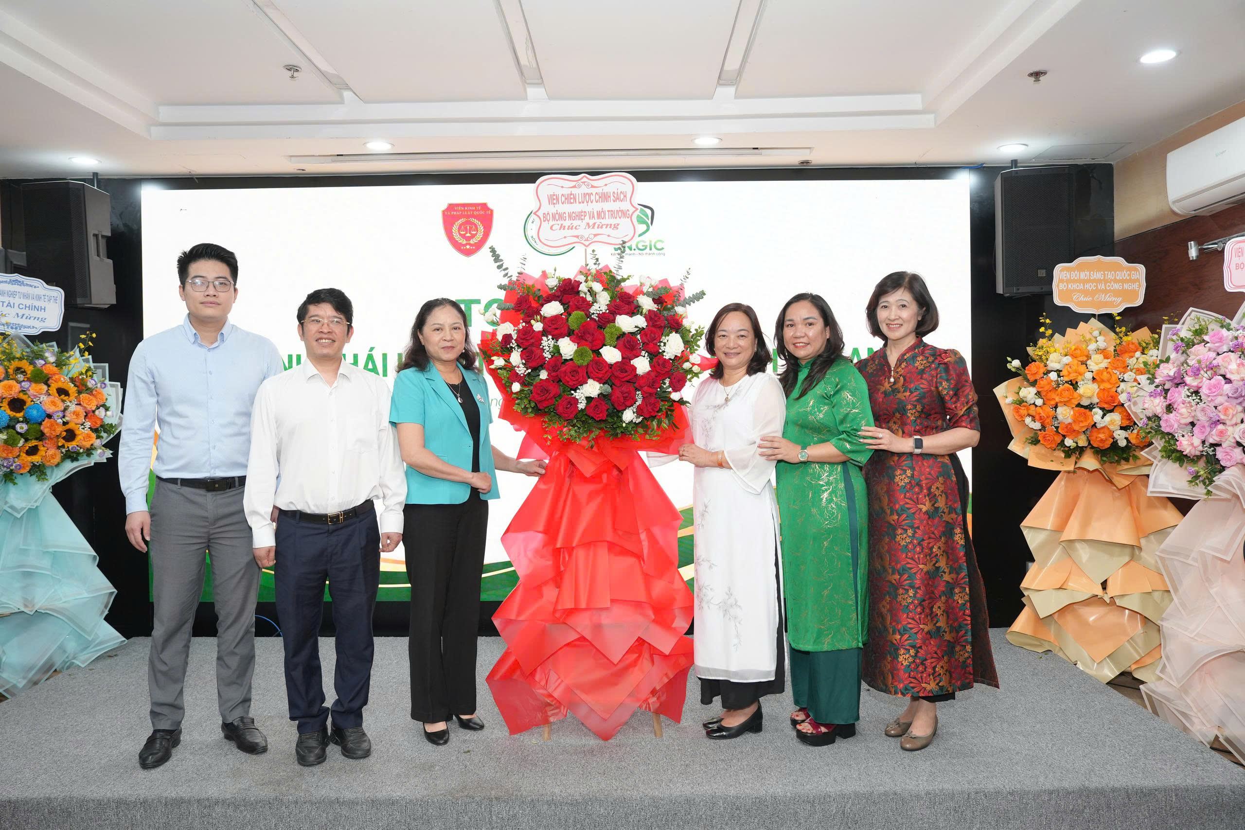 HỆ SINH THÁI KINH TẾ TUẦN HOÀN – KINH TẾ XANH: HÀNH ĐỘNG THỰC CHẤT VÌ MỘT VIỆT NAM BỀN VỮNG - ảnh 7 Hình ảnh: HỆ SINH THÁI KINH TẾ TUẦN HOÀN – KINH TẾ XANH: HÀNH ĐỘNG THỰC CHẤT VÌ MỘT VIỆT NAM BỀN VỮNG số 7