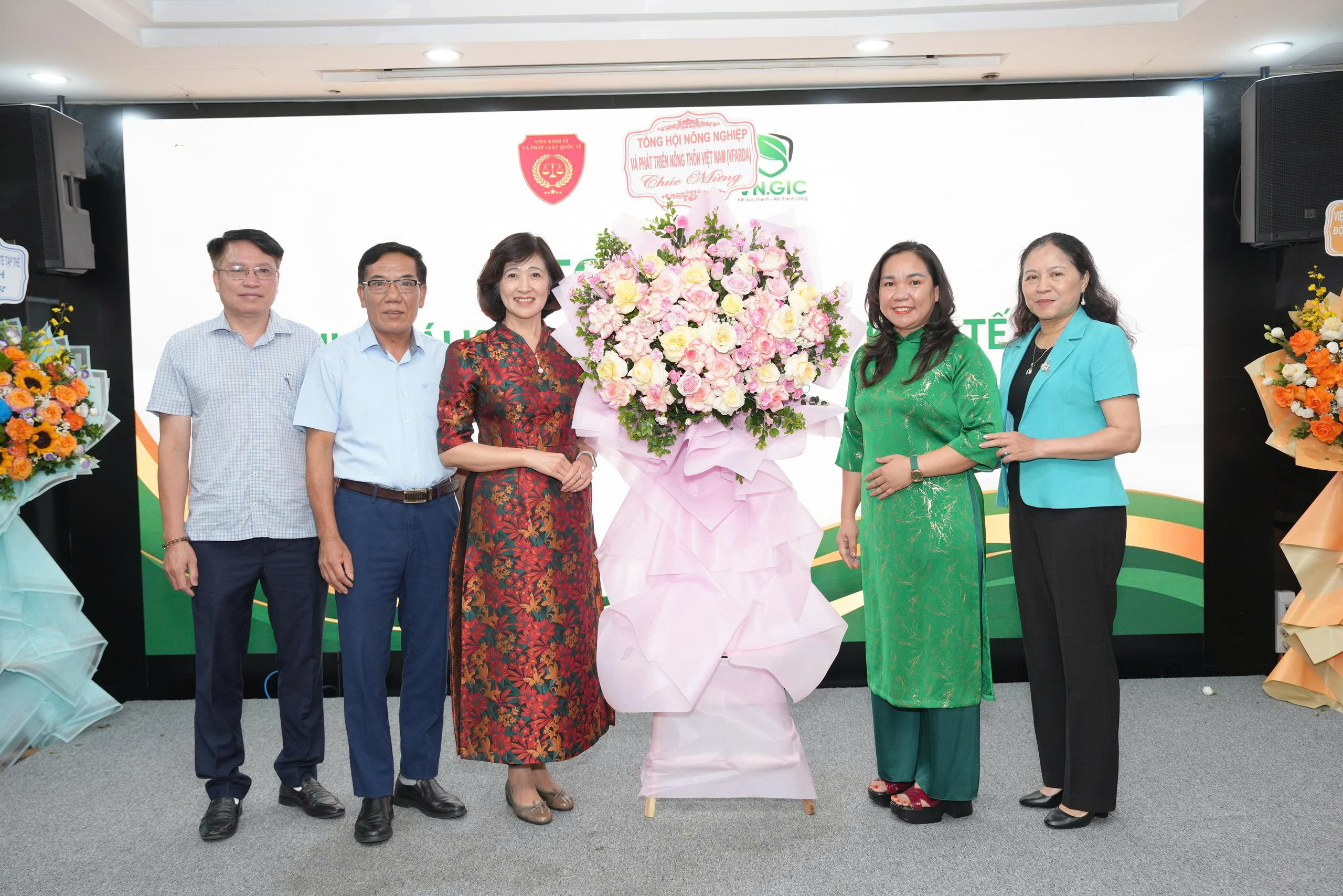 HỆ SINH THÁI KINH TẾ TUẦN HOÀN – KINH TẾ XANH: TỪ ĐỊNH HƯỚNG CHÍNH SÁCH ĐẾN HÀNH ĐỘNG THỰC TIỄN - ảnh 6 Hình ảnh: HỆ SINH THÁI KINH TẾ TUẦN HOÀN – KINH TẾ XANH: TỪ ĐỊNH HƯỚNG CHÍNH SÁCH ĐẾN HÀNH ĐỘNG THỰC TIỄN số 6
