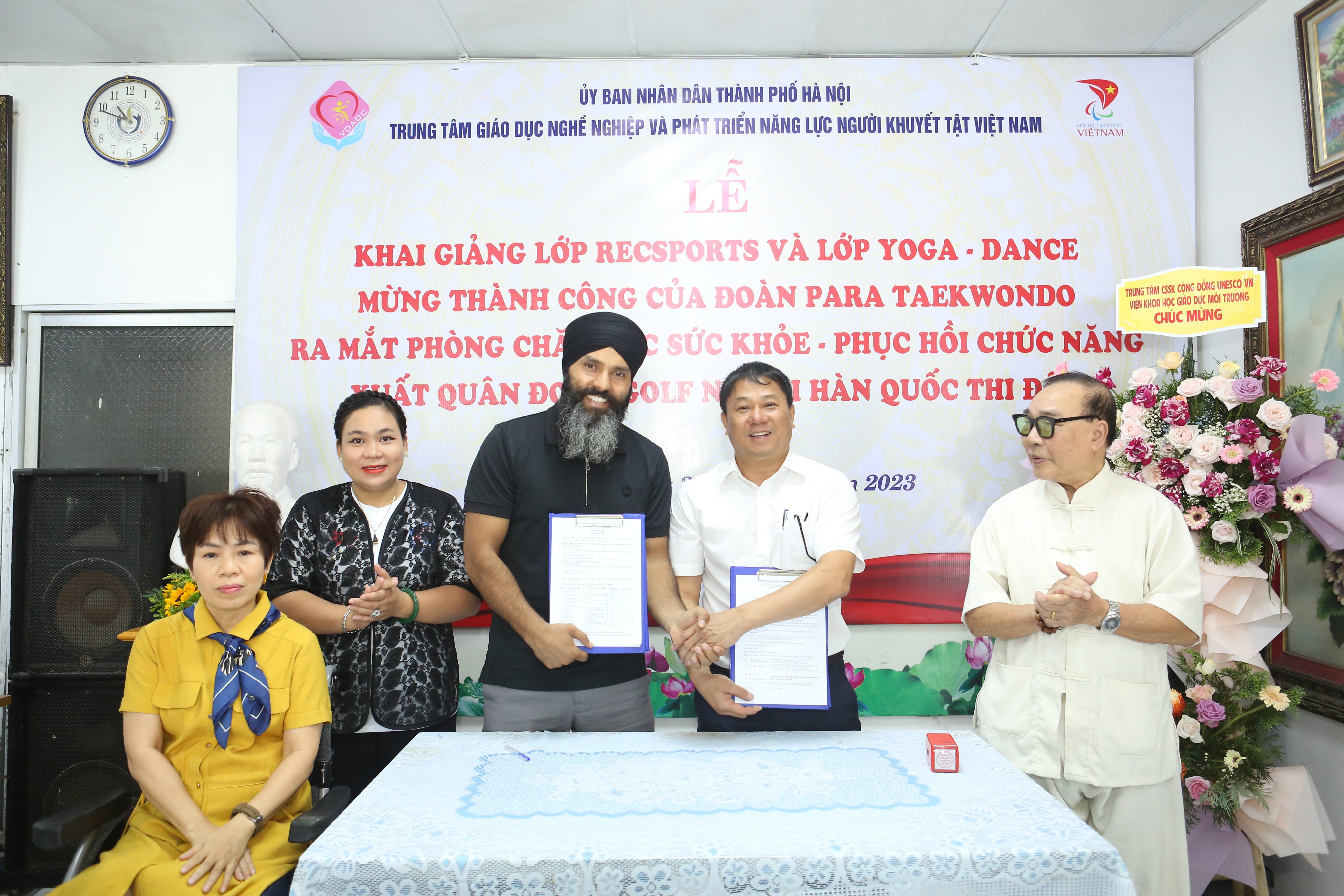 Hình ảnh: Sôi nổi ngày khai giảng, mừng công Taekwondo và ra mắt phòng chăm sóc sức khỏe phục hồi chức năng số 2