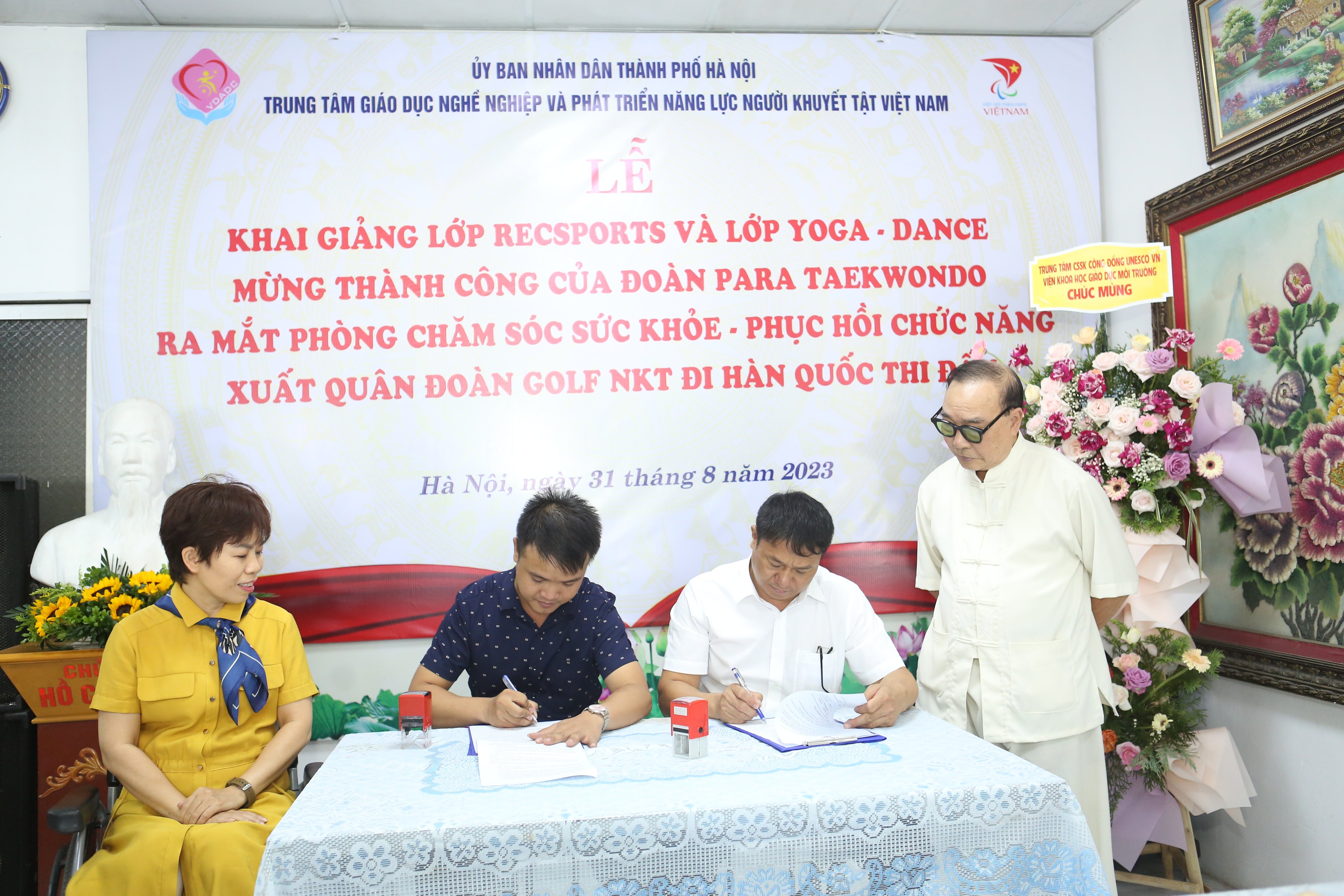 Hình ảnh: Sôi nổi ngày khai giảng, mừng công Taekwondo và ra mắt phòng chăm sóc sức khỏe phục hồi chức năng số 4
